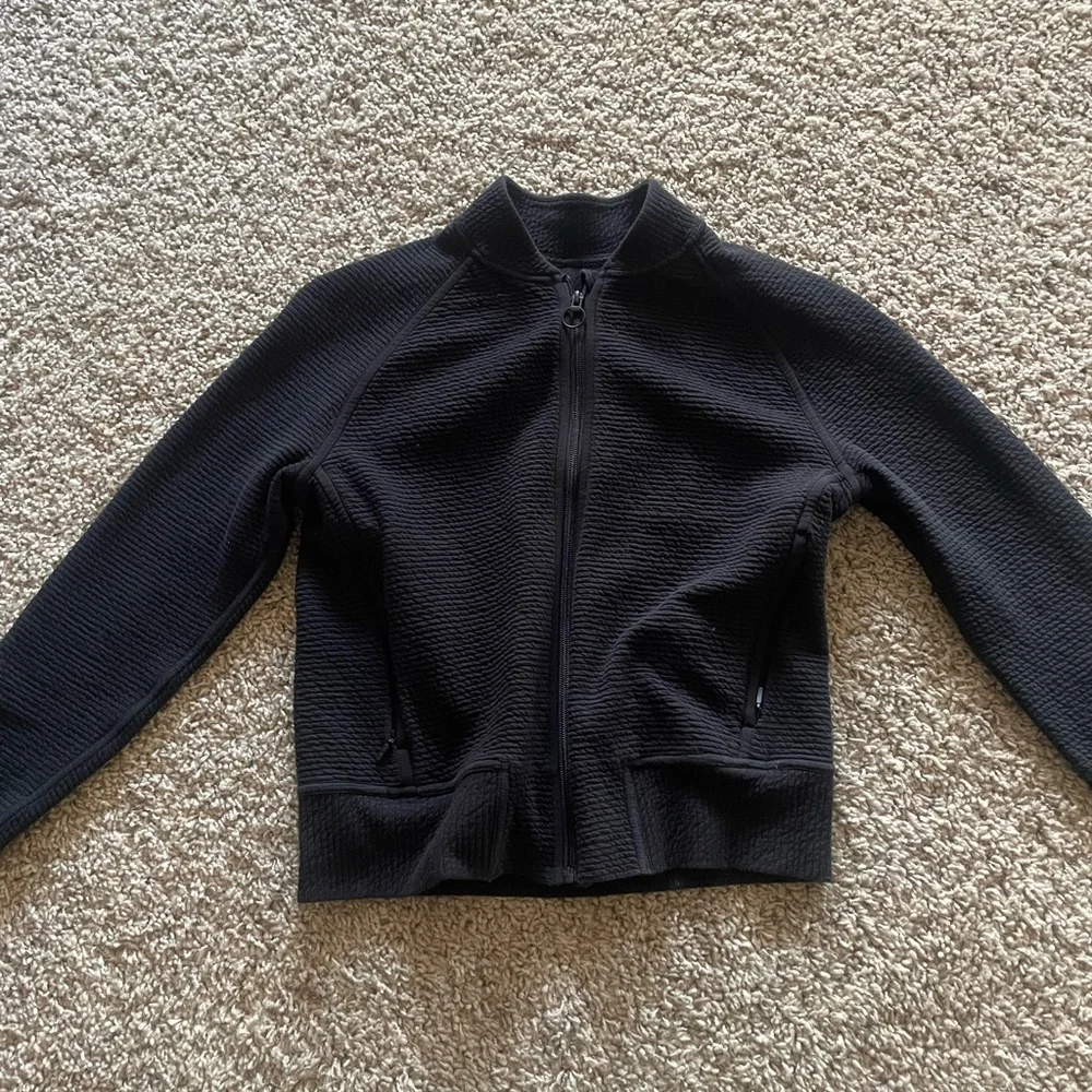 Lululemon jacket - Picture 1 of 3